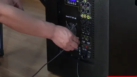 Sistema de som para palco de concertos ao ar livre com matriz de alto-falantes ativos